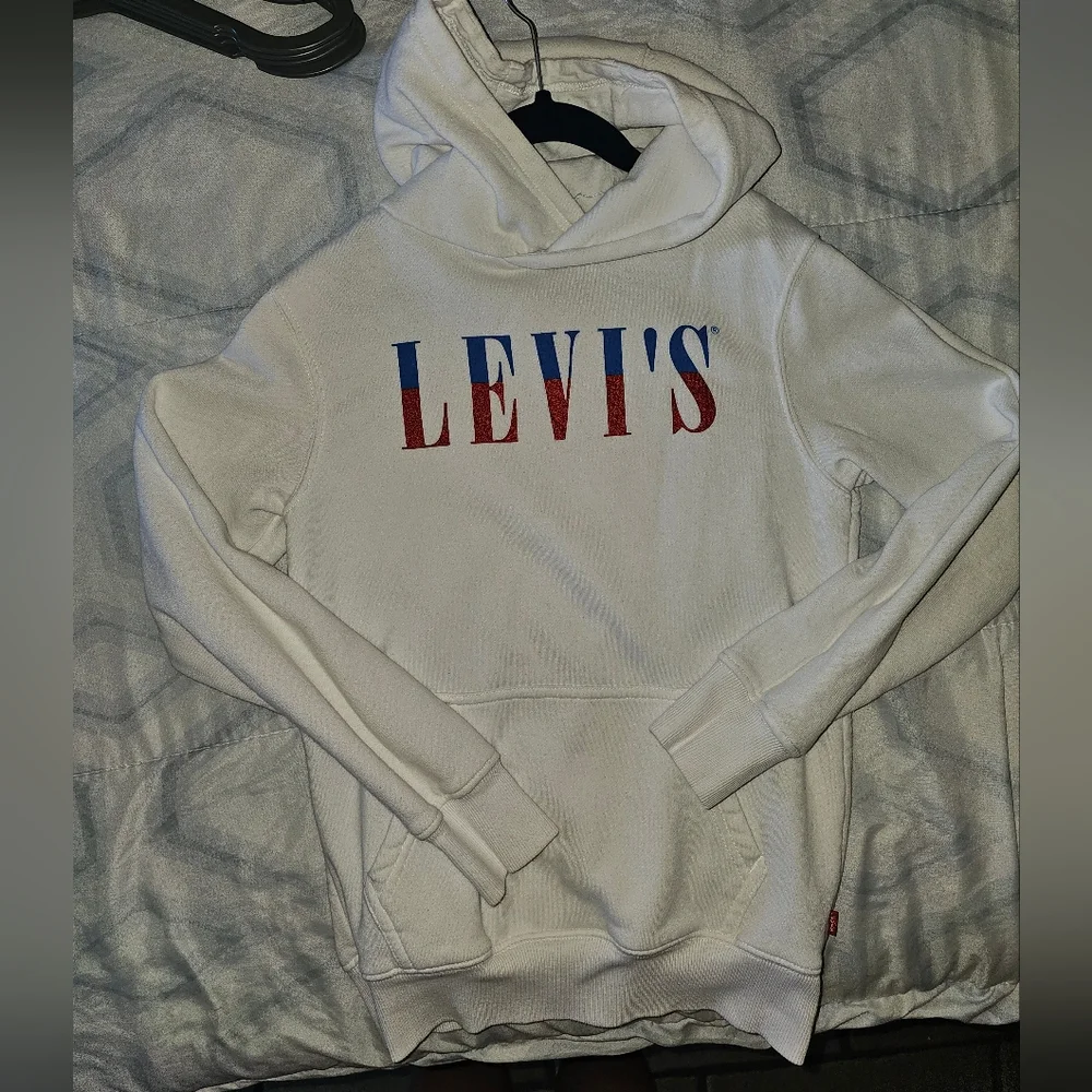 Levi's White Sweatshirt with Red Tag - Picture 1 of 2